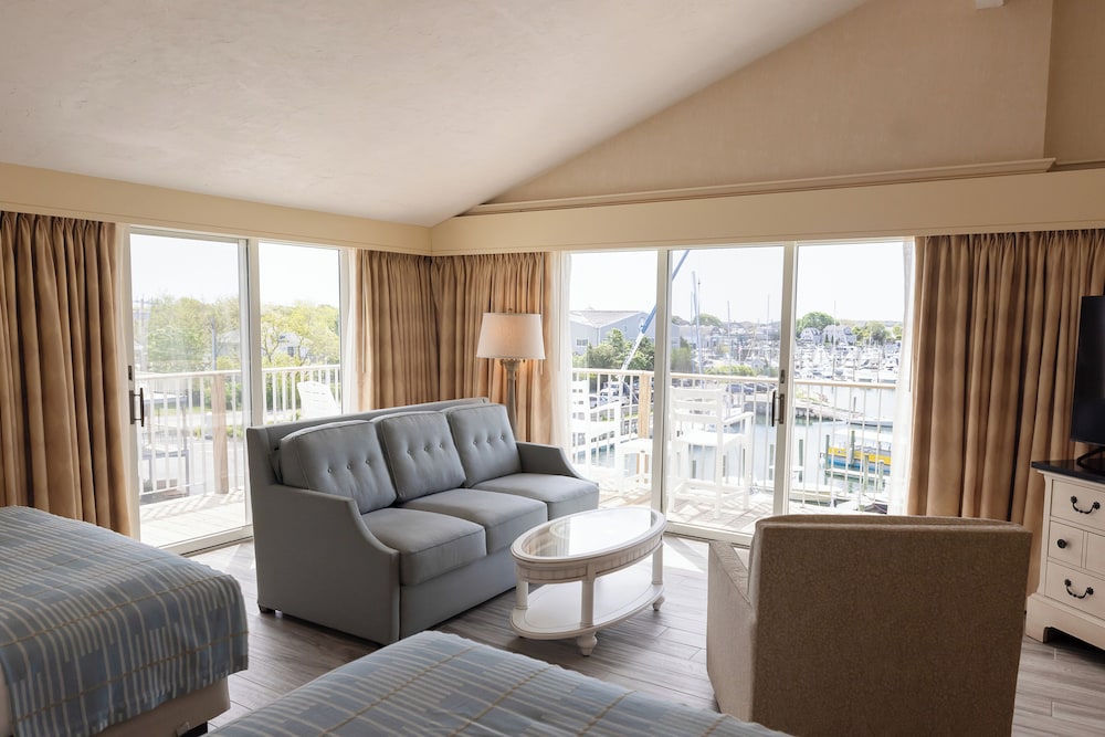 Anchor In Distinctive Waterfront Lodging - photo 17
