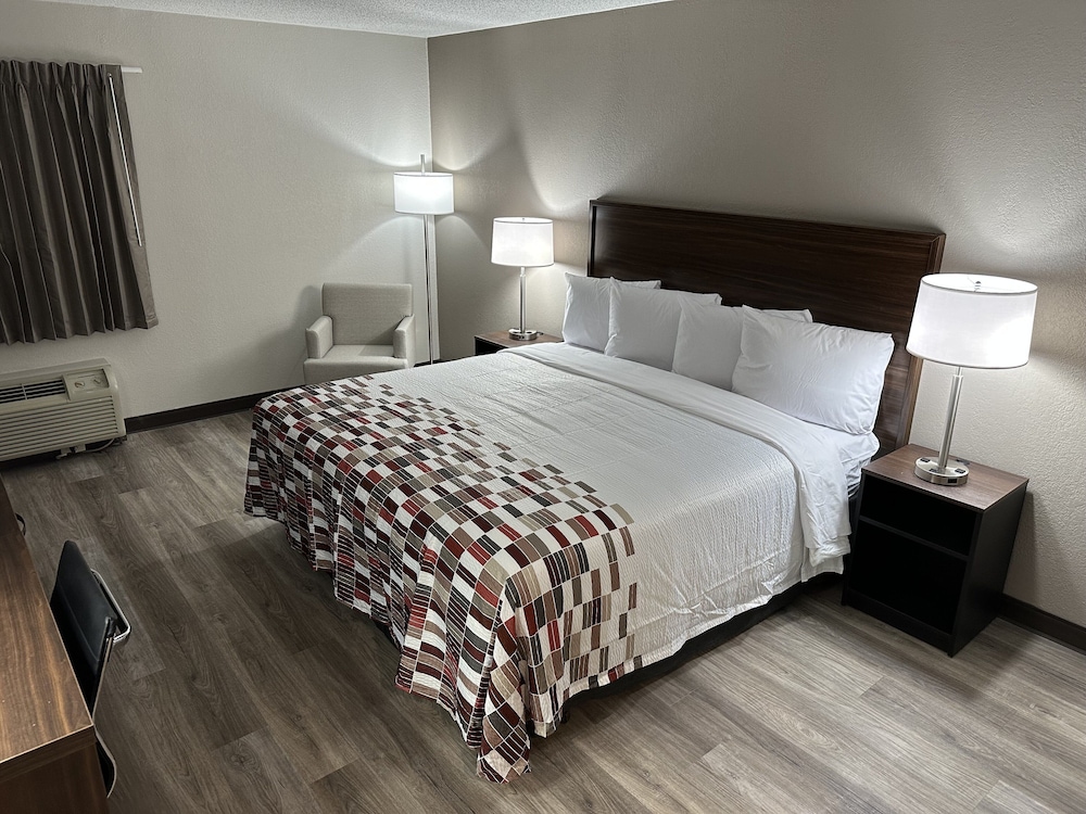 Red Roof Inn Charleston Dunbar - photo 9