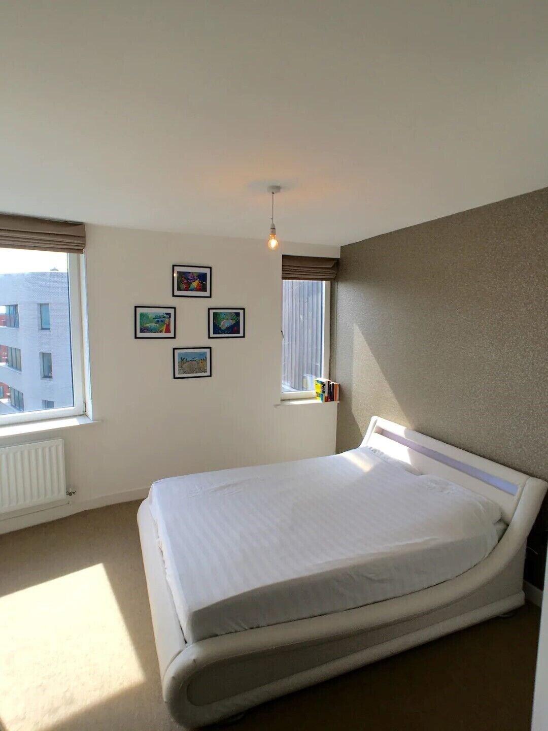 Modern 2 Bedroom Penthouse with Balcony & Parking — 4-Star Luxury Hotel in London, United Kingdom