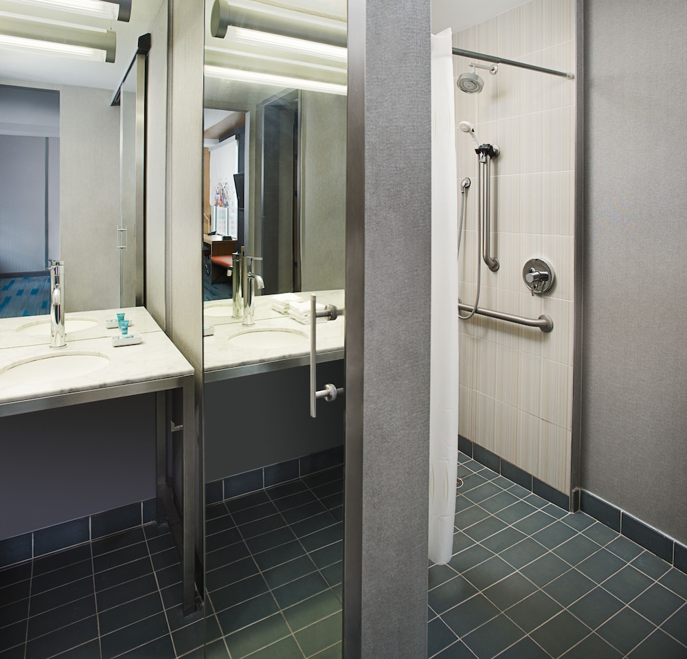 Aloft Charlotte City Center - photo 18