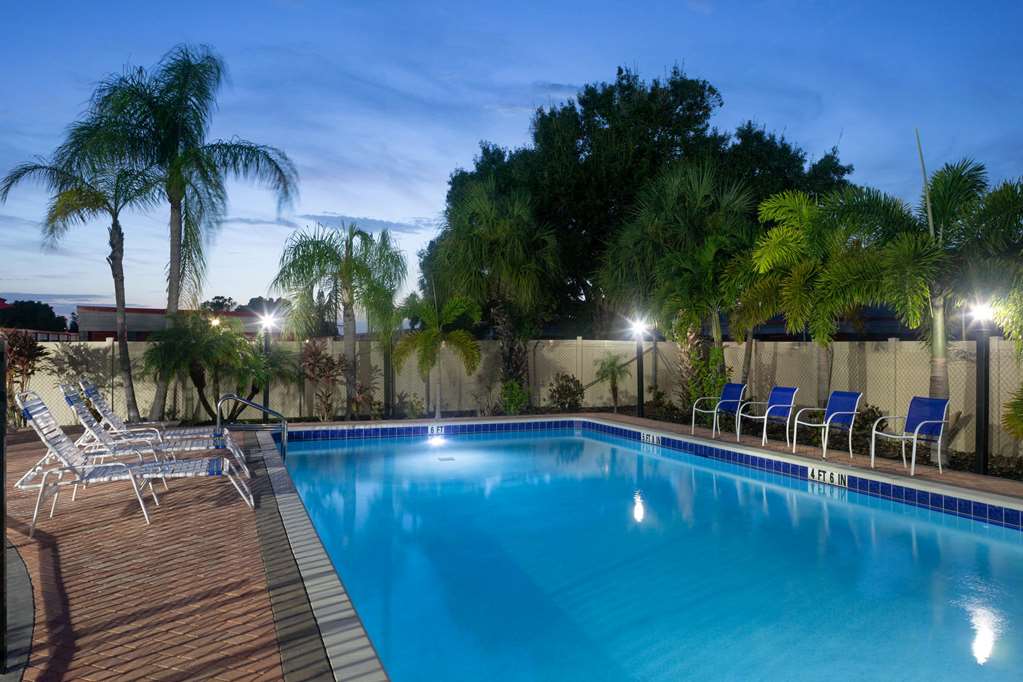 Super 8 by Wyndham Bradenton Sarasota Area — Bradenton — photo 4