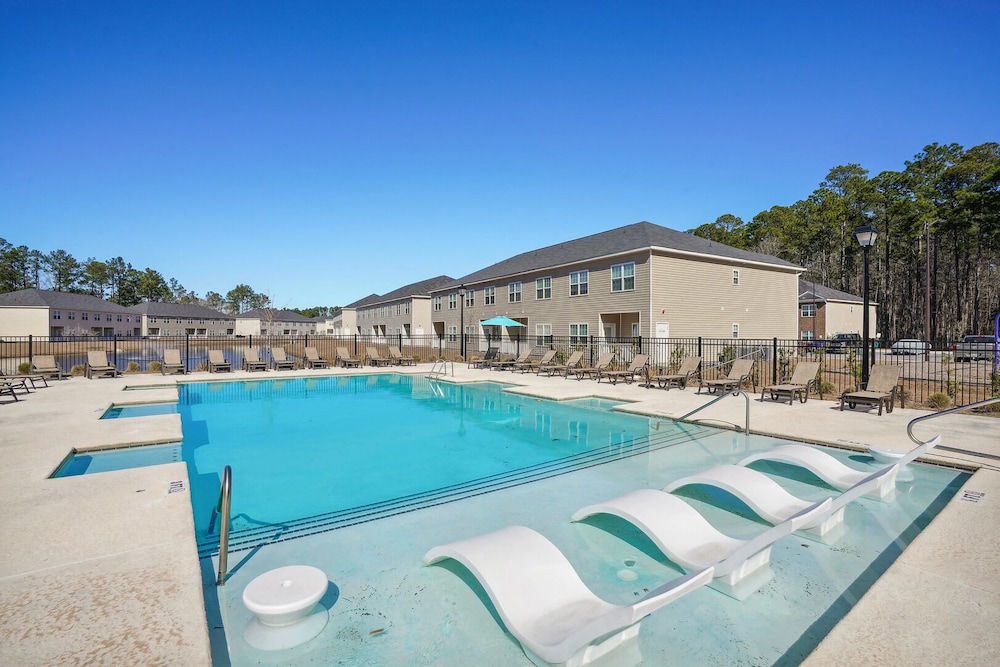 Landing Furnished Apartments Bloomingdale — 4-Star Luxury Hotel in Bloomingdale, United States