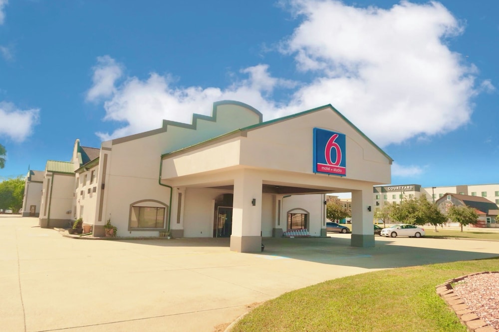 Studio 6 Elkhart IN Kitchenette Rooms in Elkhart, United States