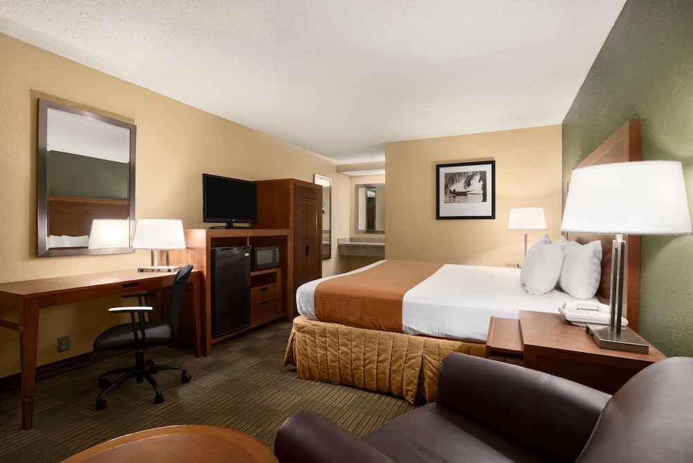 Days Inn by Wyndham Jacksonville Airport - photo 10