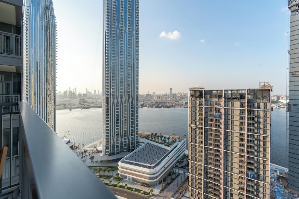 LuxBnB Creek Rise Tower Harbor Views — 4-Star Luxury Hotel in Dubai, United Arab Emirates