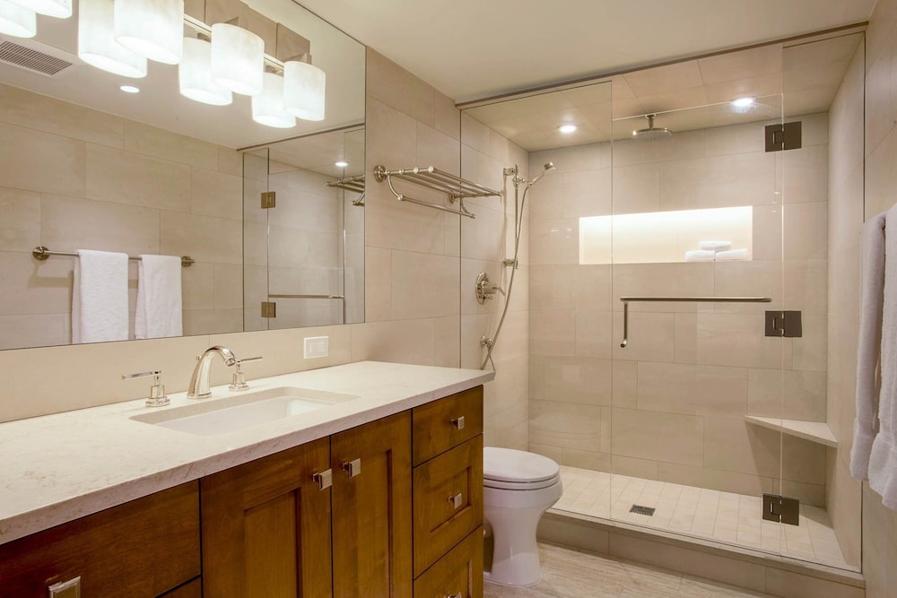 Deluxe 2 Bedroom Apartments at Resort with Outdoor Pool & Hot Tub - photo 25