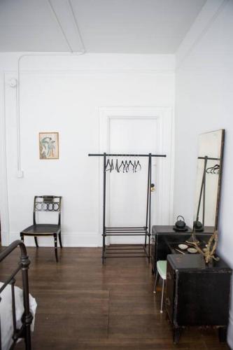 Object Hotel 1BR Shared Bath Room 2D — Bisbee — photo 5