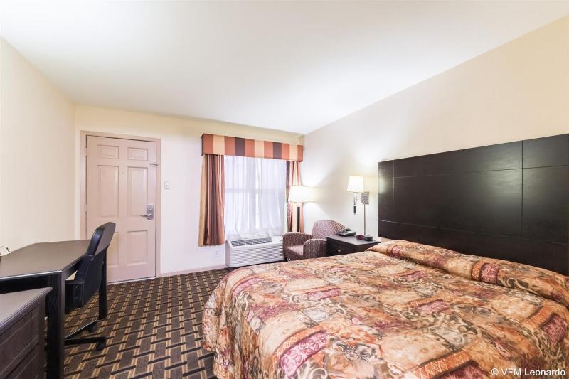 Rodeway Inn University Downtown - photo 9