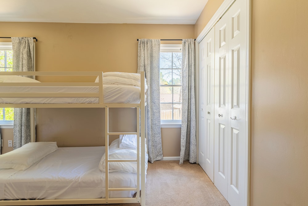 Serene Modern Getaway with Pool&games — hotel near Columbus Airport
