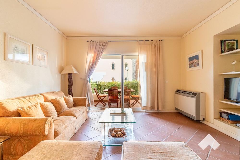 Jgf201 Spacious Villa in Jardim do Golfe Pool — 4-Star Luxury Hotel in Loule, Portugal