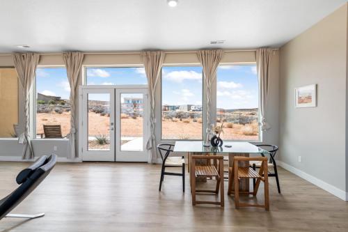 Page Arizona border town Grand Serenity room with Mesa Views - last minute hotel in Unknown City
