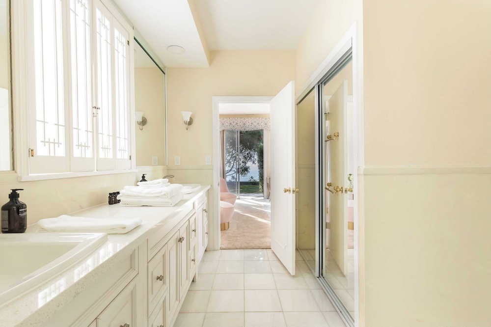 Vista by Avantstay Stunning Estate w Views of the Pacific Ocean Pool & Spa - photo 18