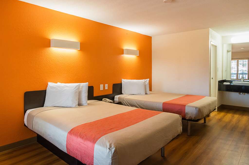 Motel 6 Savannah GA Midtown - photo 8