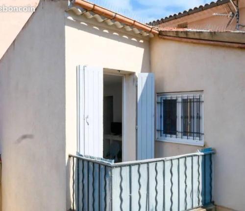 Joli 2 Pieces Renove A Proximite Des Plages — Le Pradet