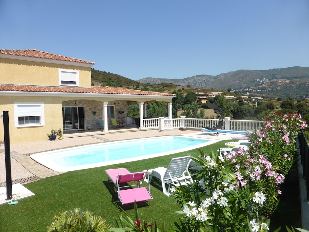 Perula di Machja - carbon neutral hotel in Alata