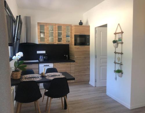 Charmante maisonnette avec terrasse à 100m de la plage in Langrune-Sur-Mer, France