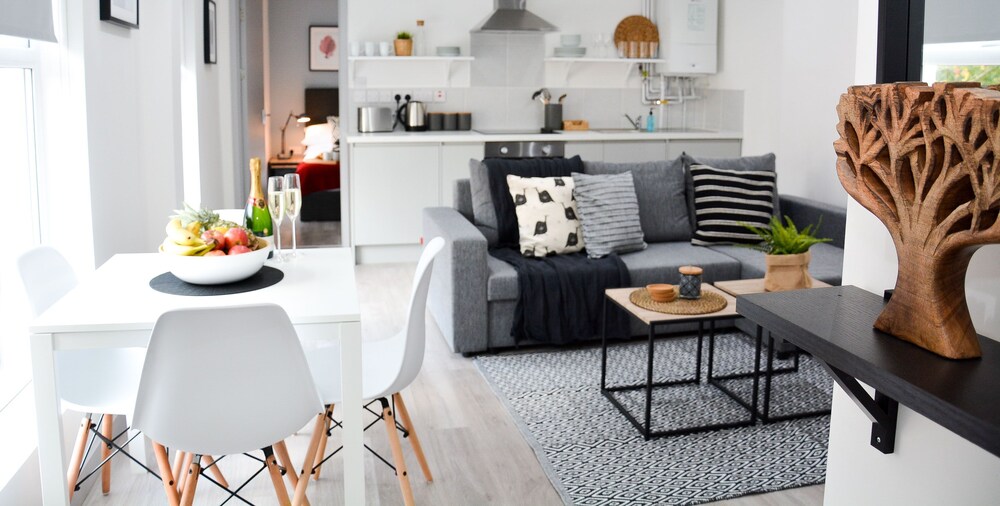 Rethink Living Pearl House Cardiff — 5-Star Luxury Hotel in Cardiff, United Kingdom