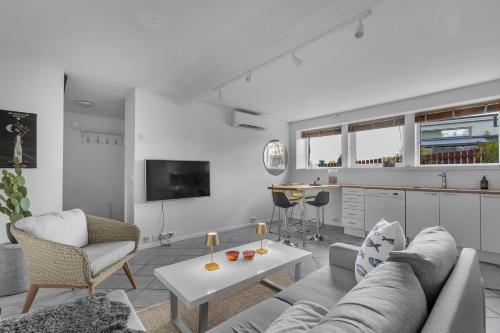 Stormly Modern 1 bedroom with Sofa bed Free Parking Quiet Area — 4-Star Luxury Hotel in Tromso, Norway