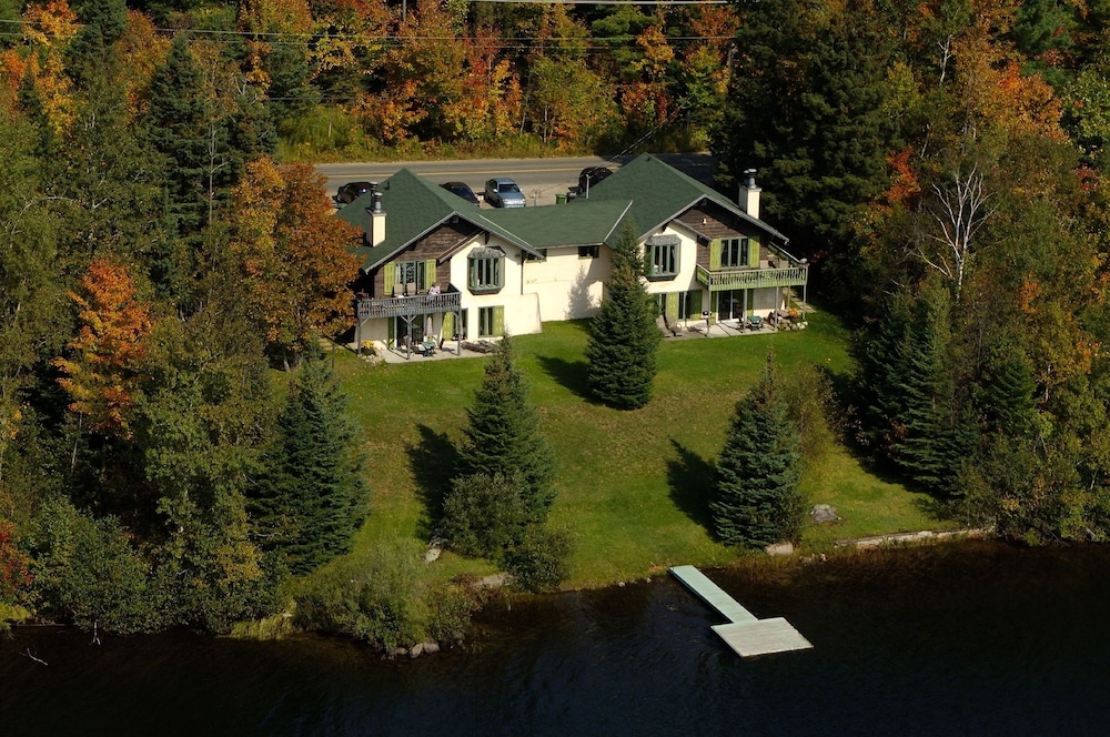 Chalets Chanteclair Resort in Val-David, Canada