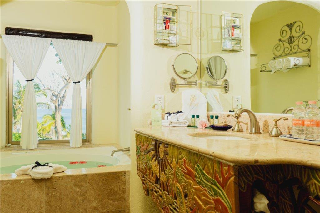 Grand Class Suite with private pool bathroom