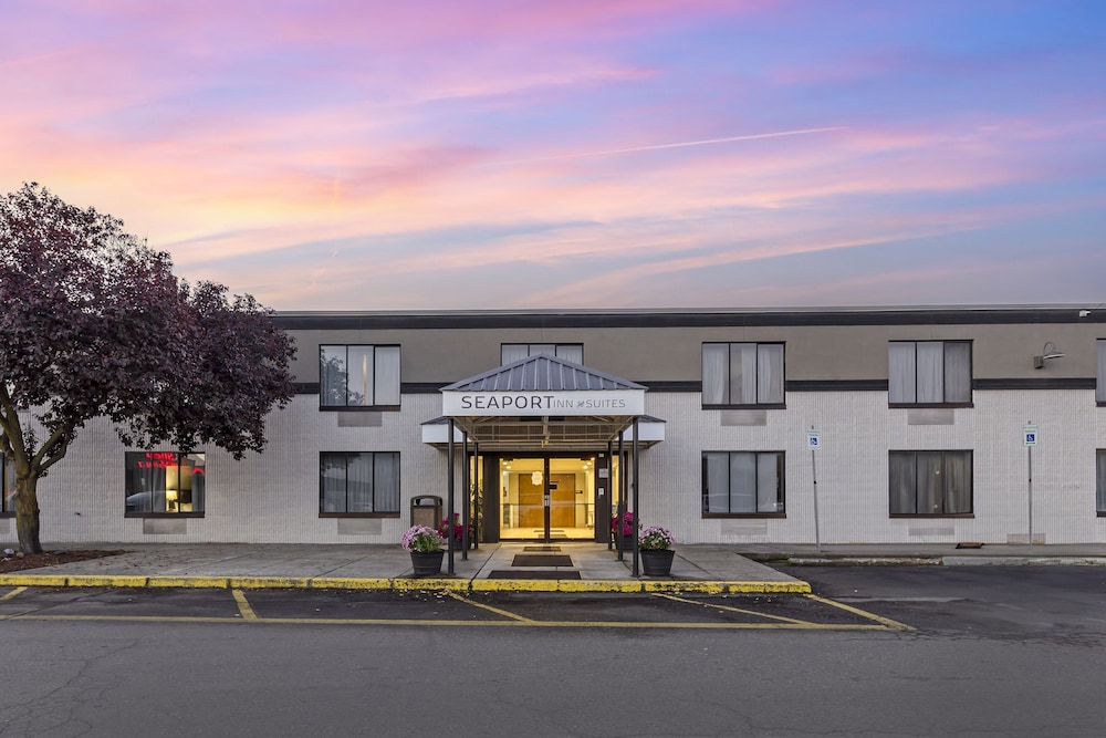 Seaport Inn and Suites - photo 28