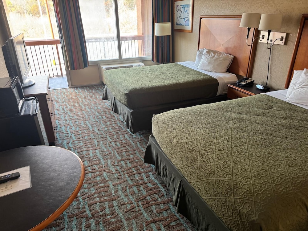 OYO Hotel Harriman near I 40 - photo 11