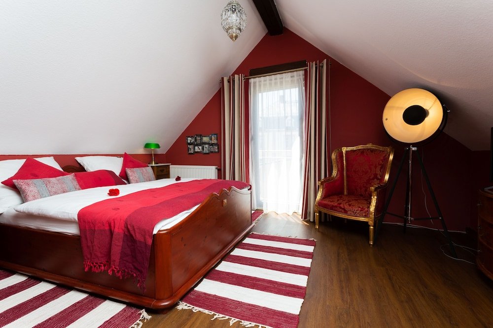 Villa Cantare — 4-Star Luxury Hotel in Obernburg Am Main, Germany