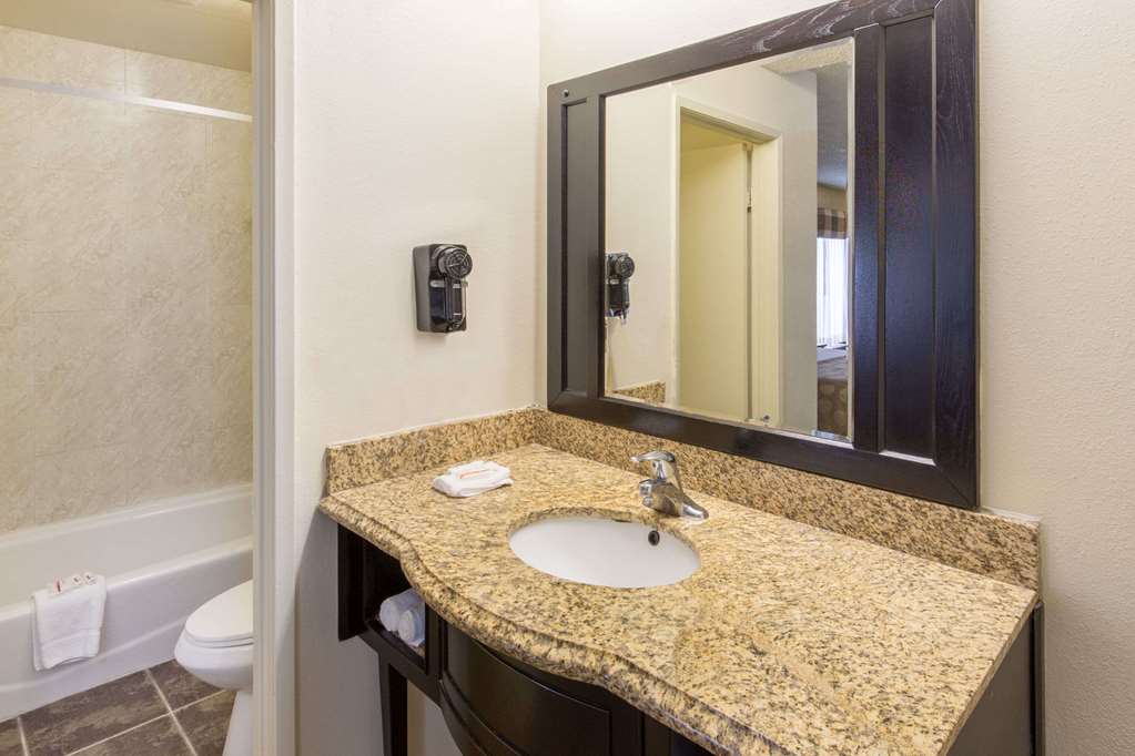 Ramada by Wyndham Ontario - photo 7