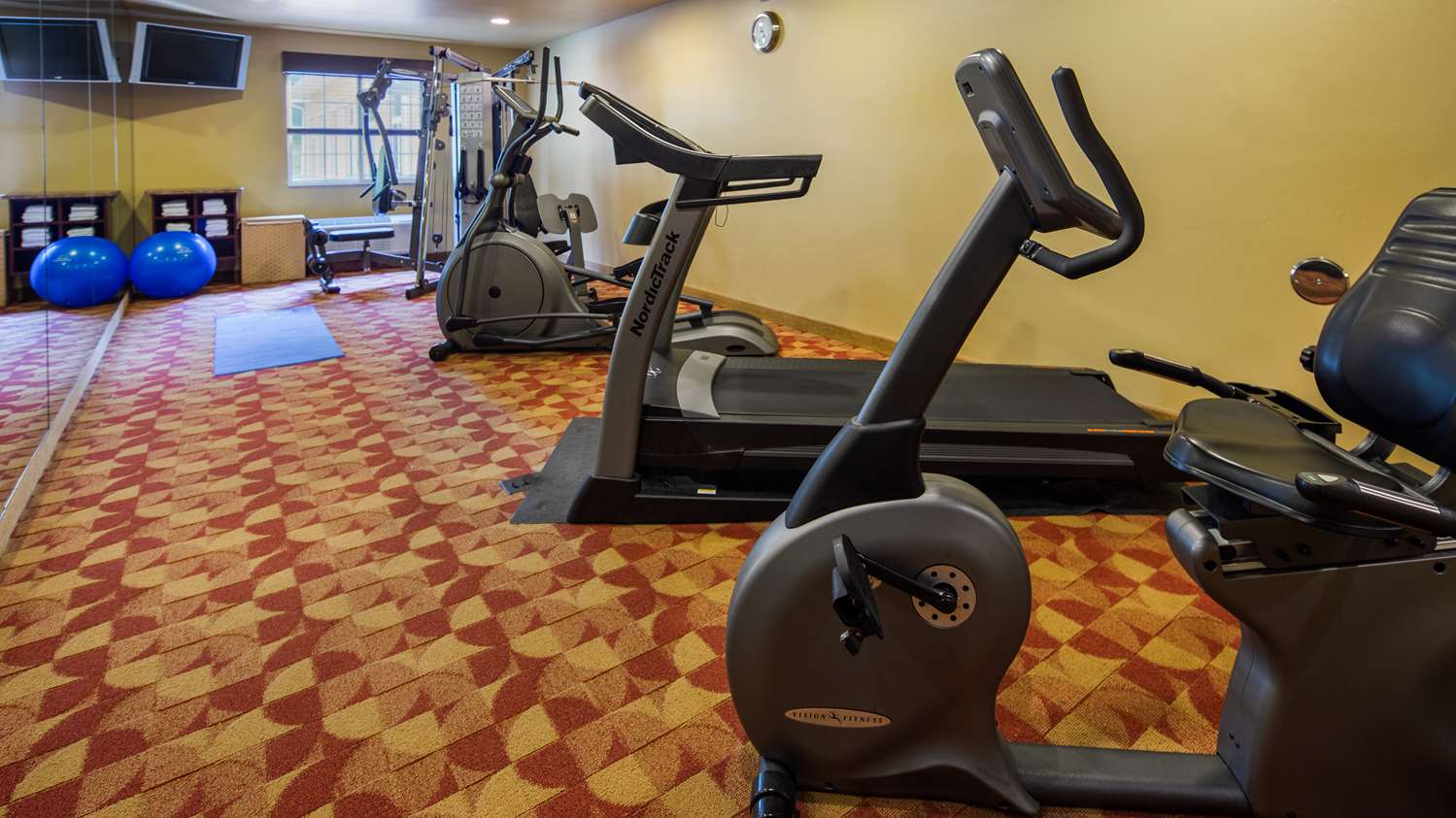 Crandon Inn and Suites - photo 25