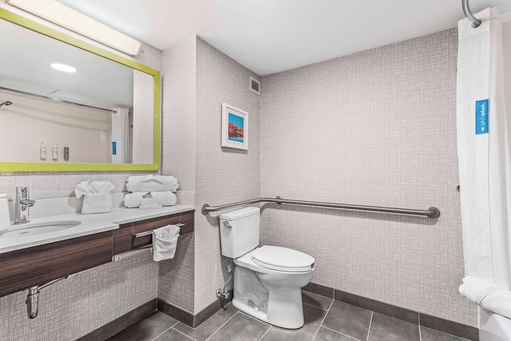 Hampton Inn Columbus North - photo 32