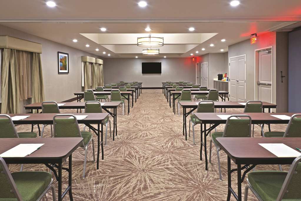 La Quinta Inn & Suites by Wyndham Paducah - photo 35