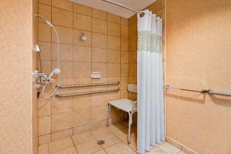 Hampton Inn Marion - photo 10