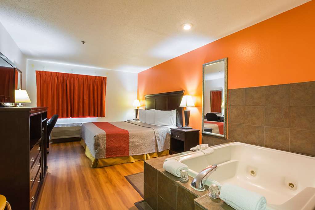 Motel 6 Waterloo IA Crossroads Mall Cedar Falls - photo 13