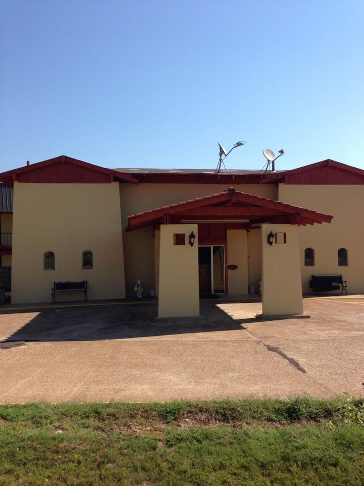 Sportsman Inn and Suites - photo 23