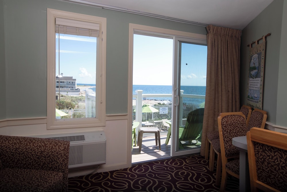The Corsair & Cross Rip Oceanfront Resort - photo 2