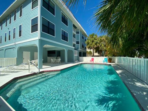 Fully Remodeled Steps to the Beach Amazing Tropical Sunsets — Holmes Beach — photo 3