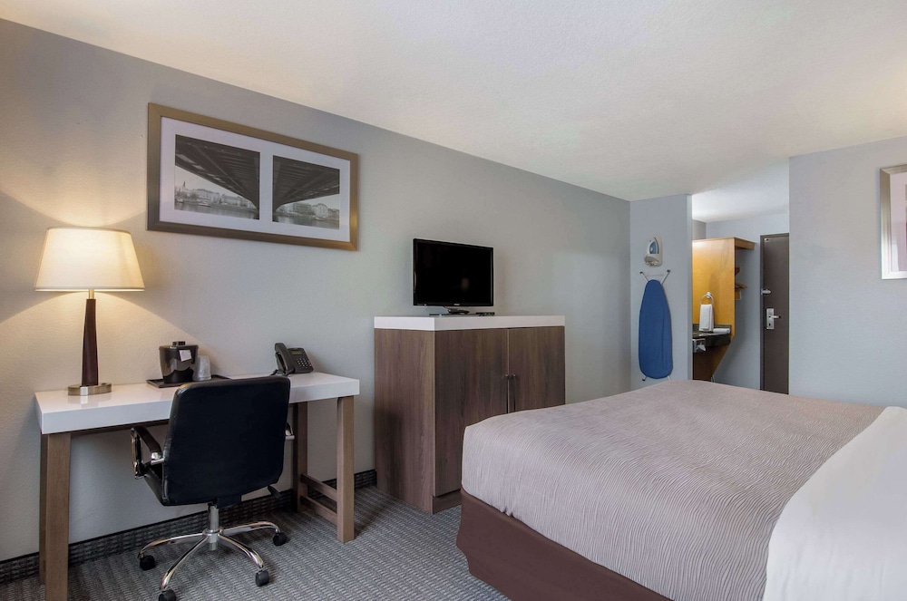Quality Inn & Suites Silverdale Bangor Keyport - photo 11