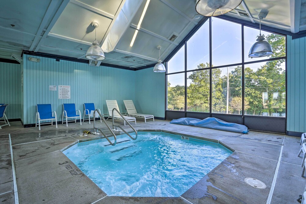 Deck Fire Pit And Pool Access at Poconos Retreat - photo 32