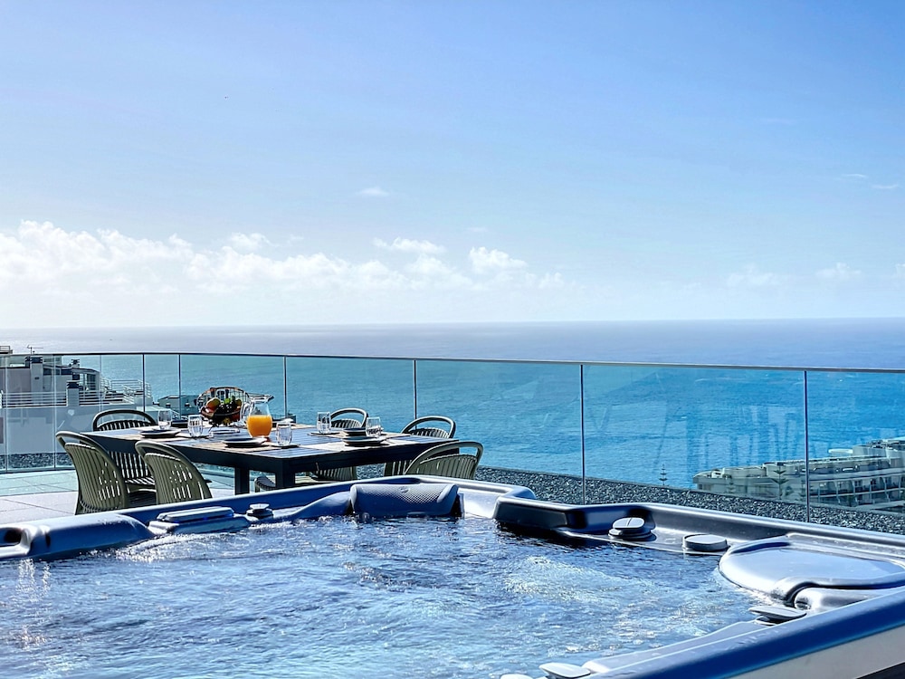 Majestic Penthouse View by Atlantic Holiday — 4-Star Luxury Hotel in Funchal, Portugal