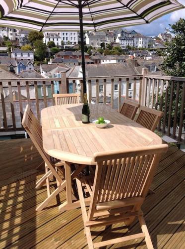 Peaceful central Dartmouth location. Sleeps 6 in Dartmouth, United Kingdom