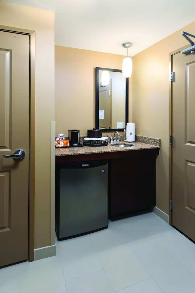 ClubHouse Hotel & Suites Fargo - photo 5