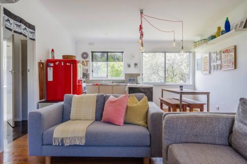 Shoreline Sanctuary A Retro Family Beach Shack — hotel in Somers