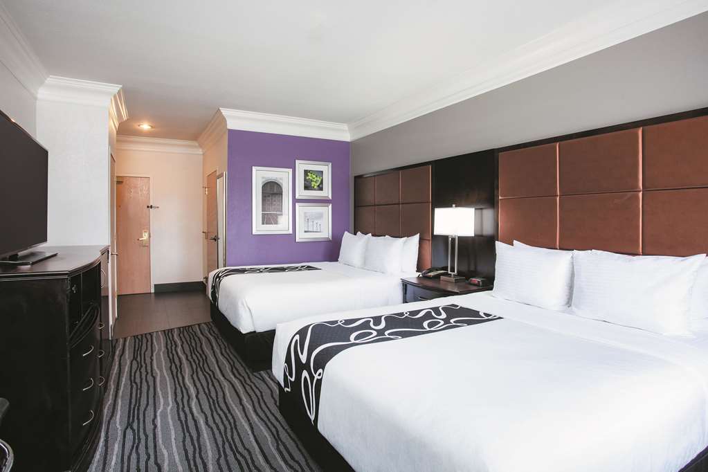 La Quinta Inn & Suites by Wyndham Dublin Pleasanton - photo 11