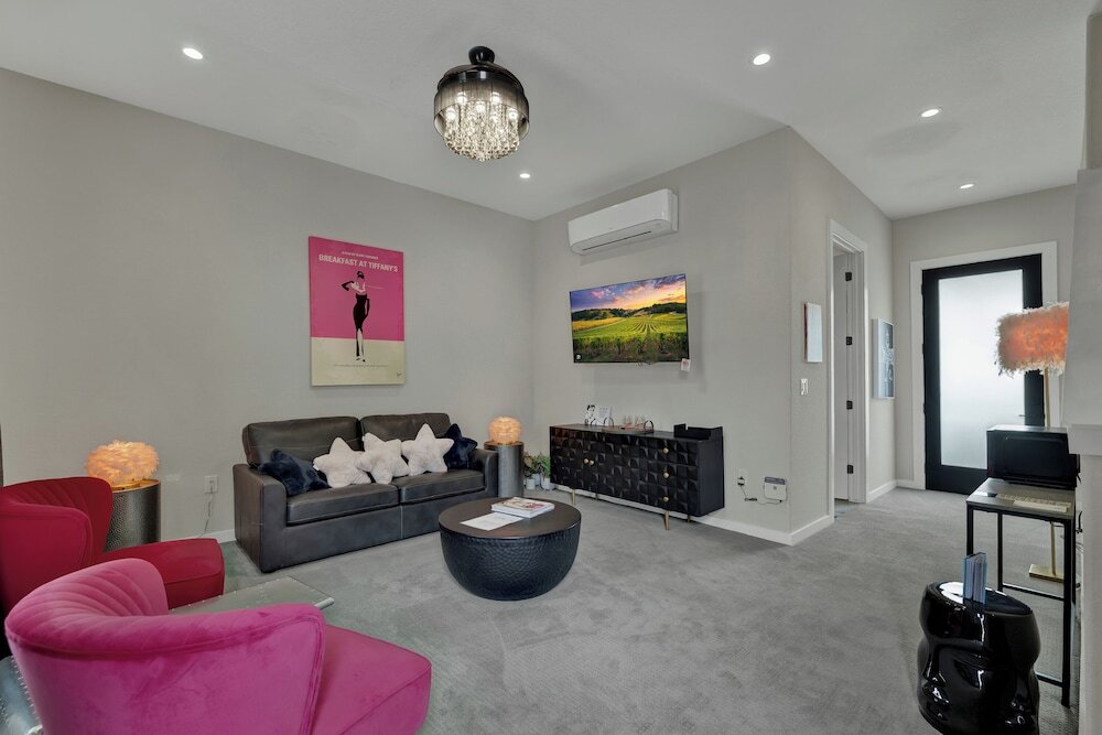 The Bentley Hotel Audrey Hepburn Suite Pool View in Johnson, United States