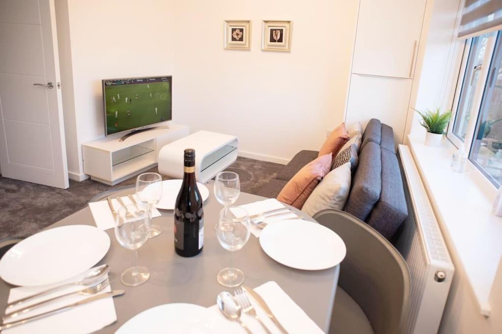 Walnut Flats F5 Stylish 1 Bedroom Parking Netflix WIFI Close to Oxford Bicester & Blenheim Palace — 4-Star Luxury Hotel in Oxford, United Kingdom