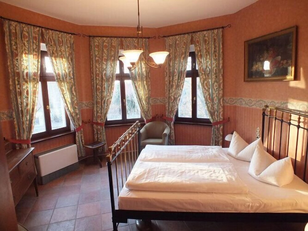 Parkschlößchen Hotel — Bad Liebenwerda — photo 2