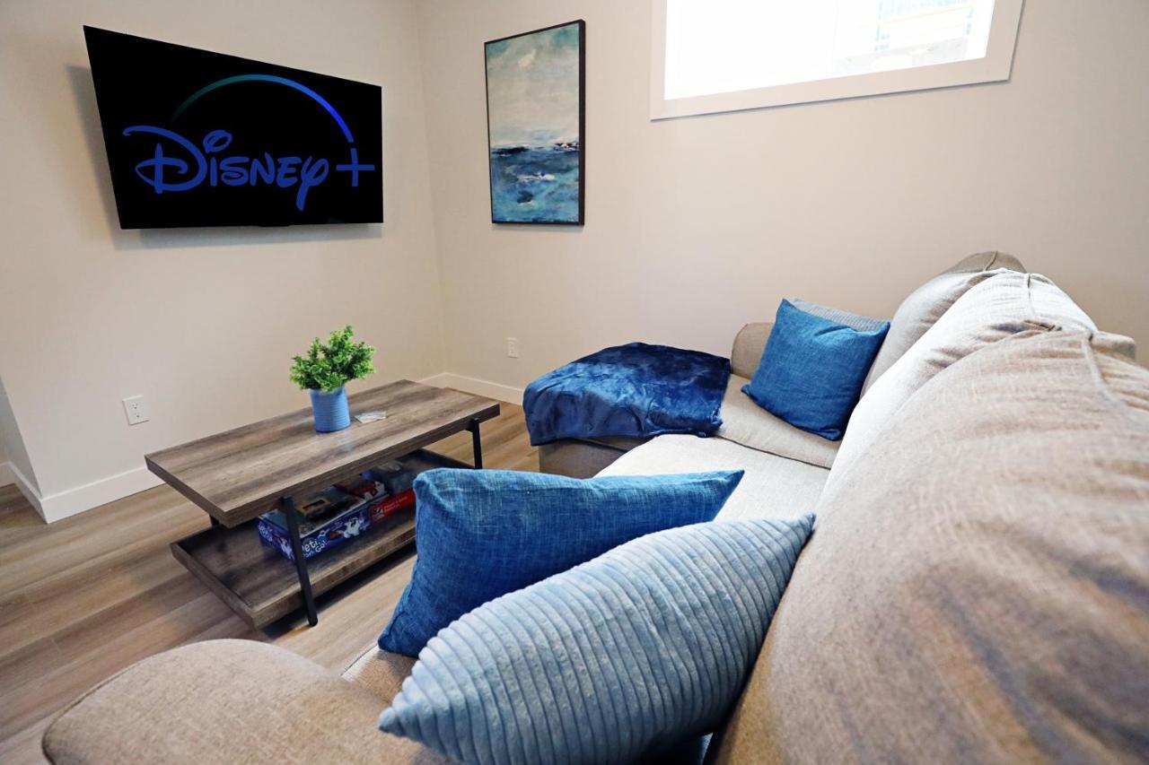Central Suite King Beds Long Stays Disney — 4-Star Luxury Hotel in Edmonton, Canada