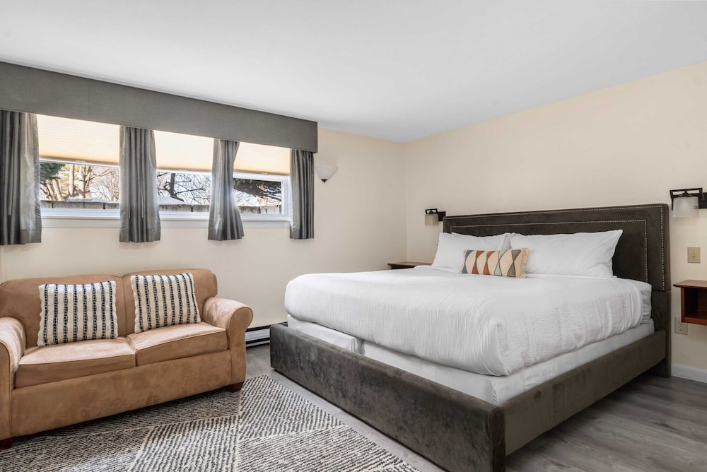 The Beverly - photo 18