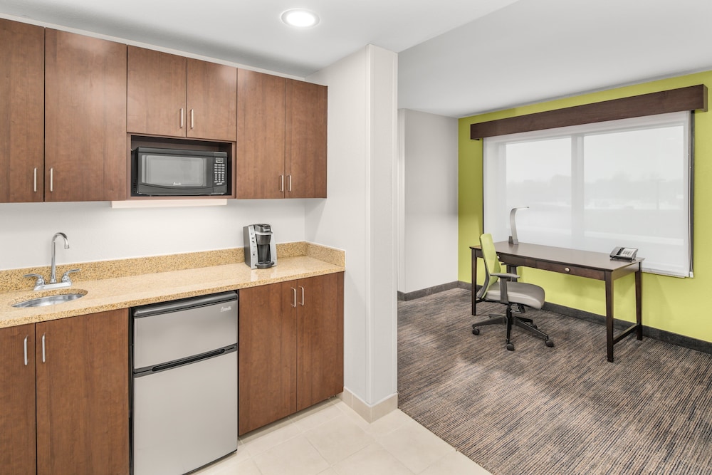 Holiday Inn Express & Suites Wilmington Newark by IHG - photo 25