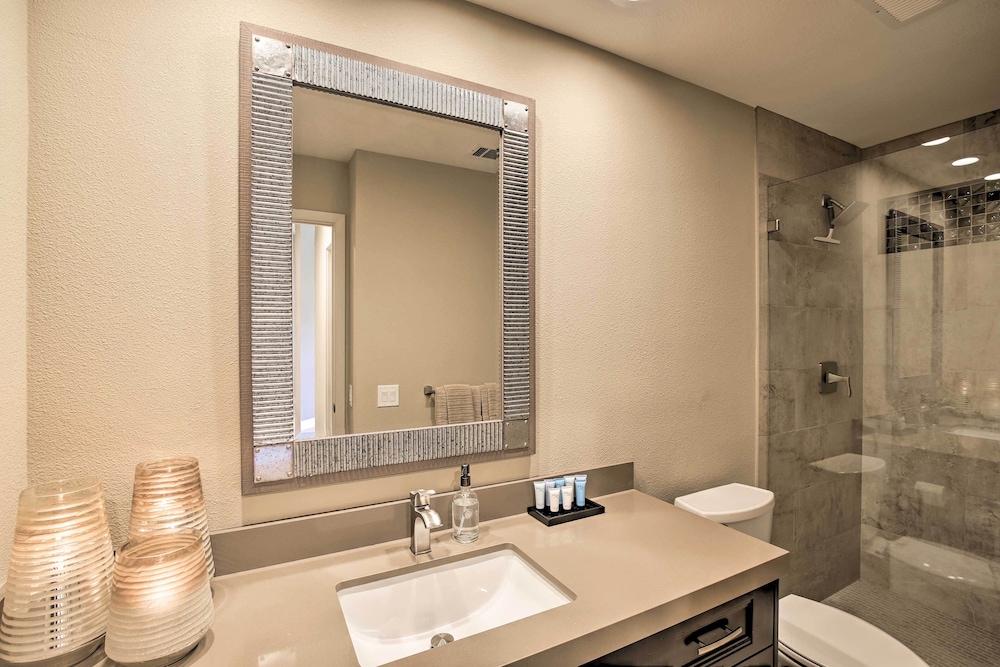 Luxury Remodeled Palm Desert Resort Condo — 4-Star Luxury Hotel in Palm Desert, United States